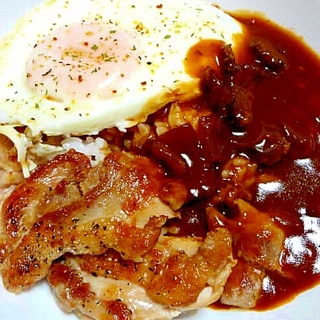 チキンソテーと目玉焼き添えカレー